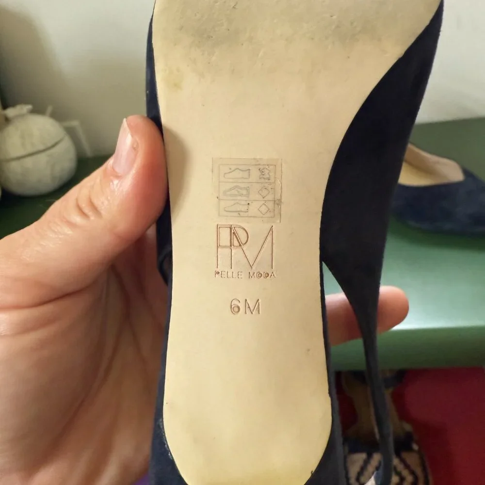 EUC Pelle Moda Navy Blue Suede Sling Back Leather Low Heels, Size 6 - Picture 4 of 5